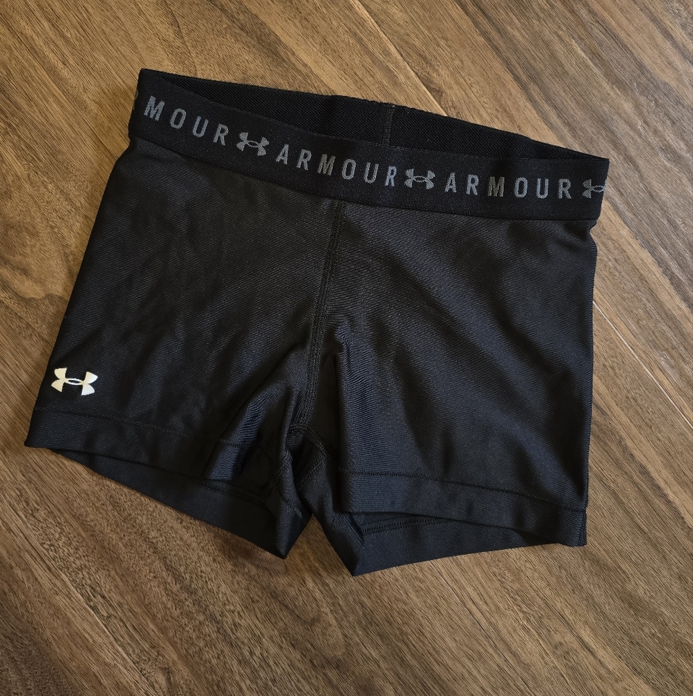 Under Armour Black Athletic Shorts Moisture-Wicking Performance